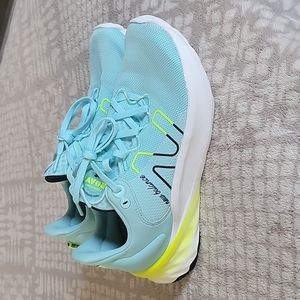 New Balance fresh foam roav. EUC